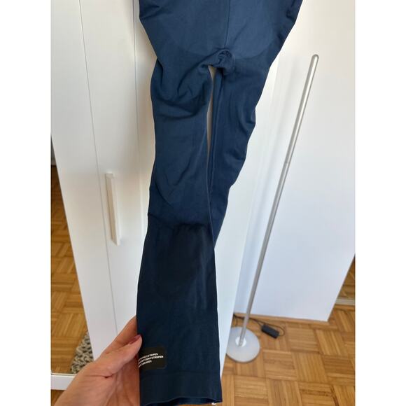 Adidas Women's Navy FORMOTION Sculpt Seamless Compression Leggings, Size L, EUC - Picture 7 of 7